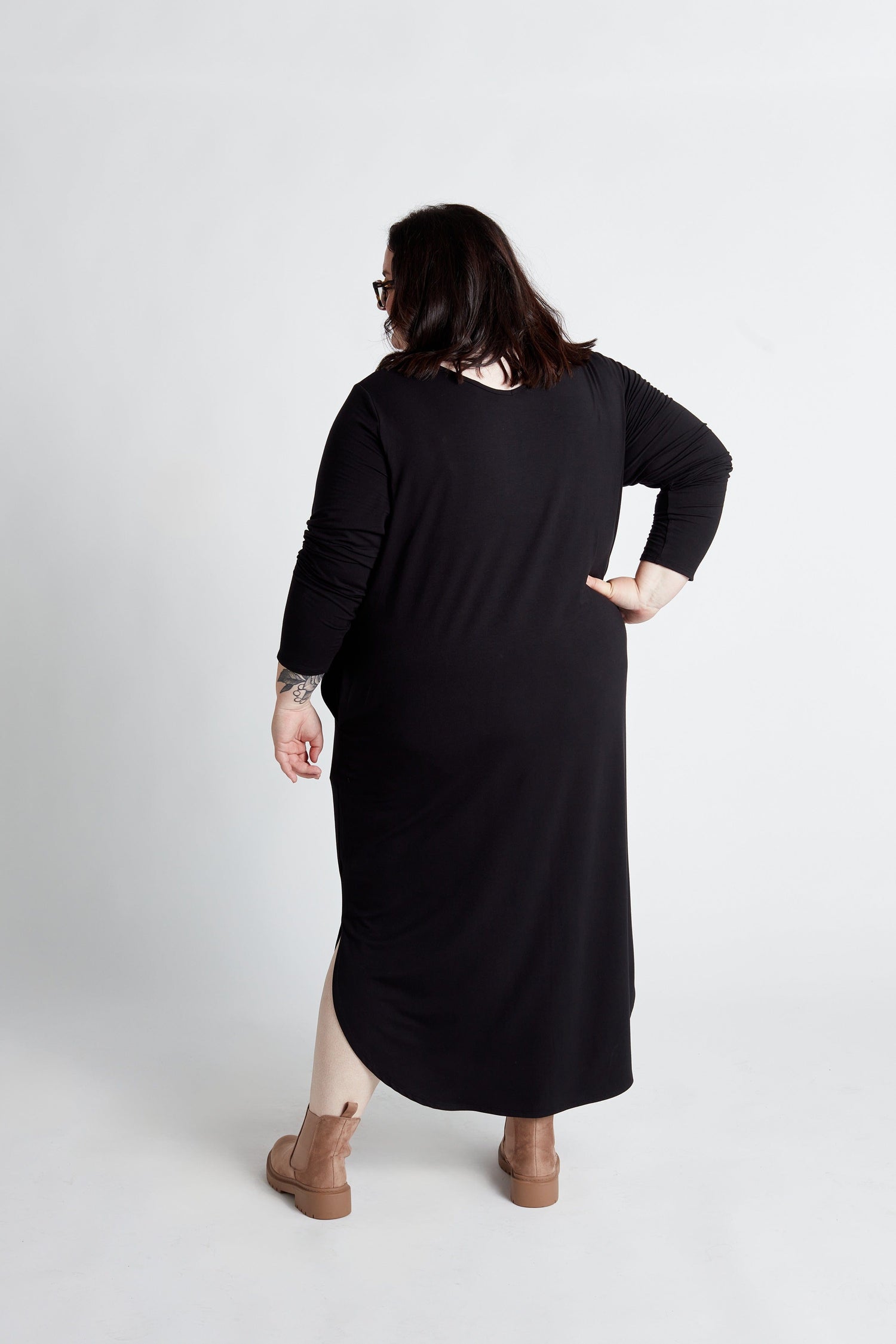 Long Sleeve V-Neck Maxi Dress in Onyx