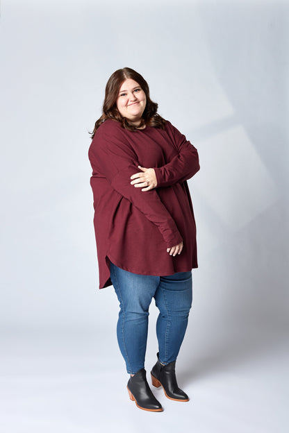 Relaxed Scoop Hem Sweater in Pinot