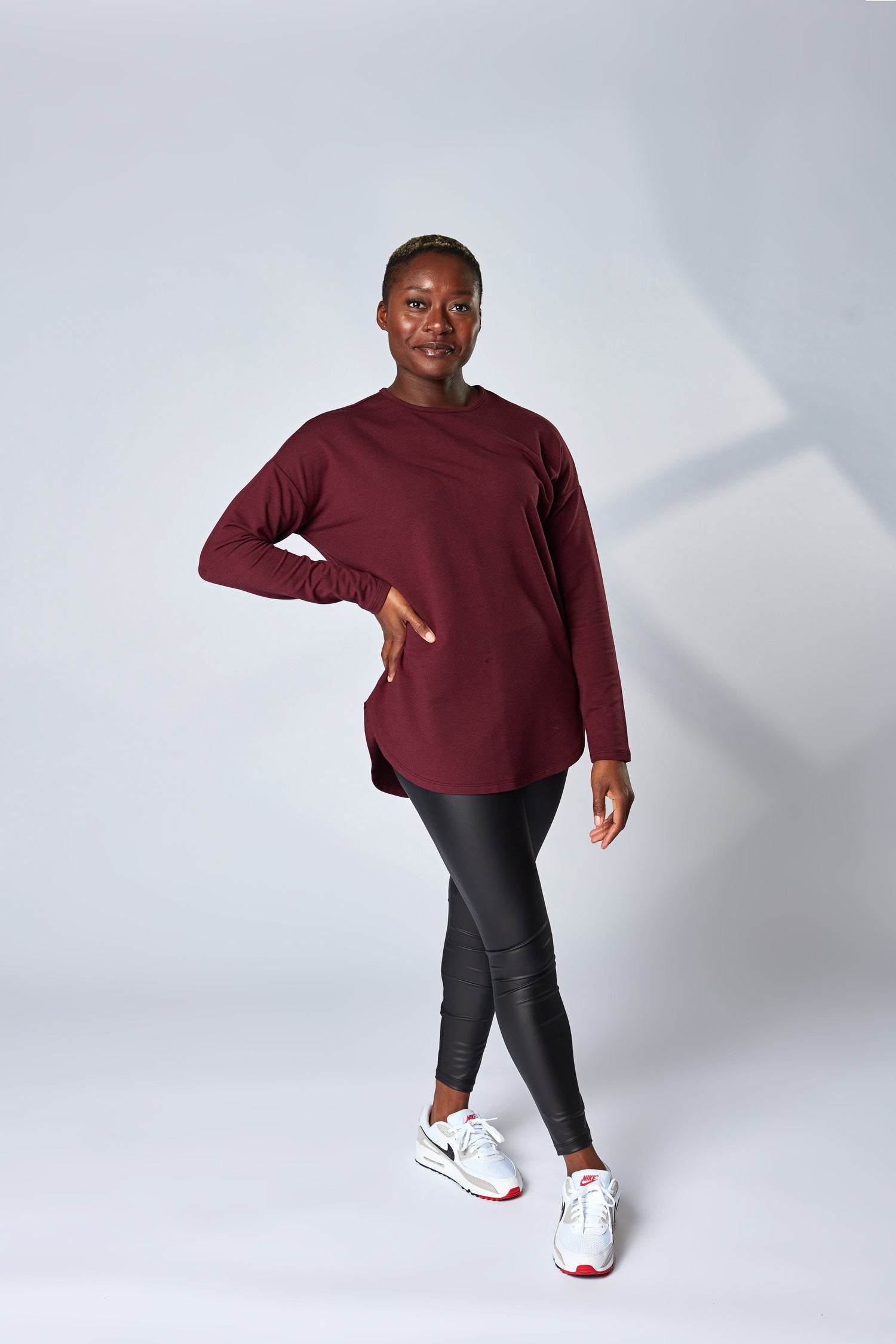 Relaxed Scoop Hem Sweater in Pinot